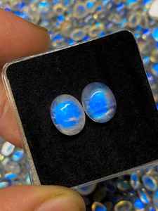 มูนสโตนสีขาวรุ้งรูปไข่คู่ แสงบลูแฟลช คาโบชอง พลอยหลวม ขนาด 6x4 มม. ถึง 10x14 มม. สำหรับทำเครื่องประดับ - Product Image 4