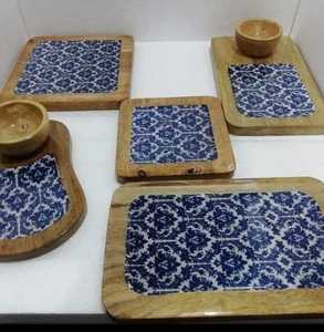 ถาดเสิร์ฟไม้ทรงสี่เหลี่ยมลายดอกไม้สีน้ำเงินเคลือบเงา ดีไซน์แบบตะวันออก ถาดเก็บของบนโต๊ะอาหาร ถาดไม้ - Product Image 2