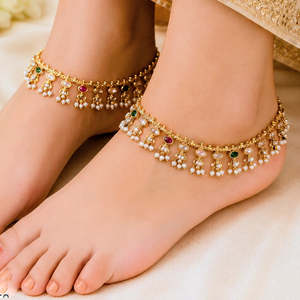 Tobillera de Perlas Kundan Chapada en Oro con Piedra de Diamante - Diseño de Cadena Geométrica para Fiestas - Product Image 1
