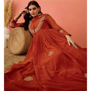 Conjunto de Salwar Kameez de Tres Piezas en Georgette con Diseño Floral, con Bordado Premium, para Bodas, Fiestas y Celebraciones, Largo hasta el Suelo - Product Image 1
