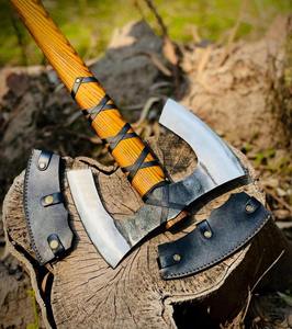 Hache viking en acier carbone forgé à la main avec manche en bois, cadeau de mariage, meilleur cadeau d'anniversaire pour lui. - Product Image 6