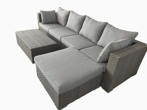 Conjunto de Sofás de Ratán PE para Exteriores, Contemporáneo, con Cojines Grises, Muebles de Jardín Impermeables, Diseño Moderno para Vivir al Aire Libre - Product Image 1