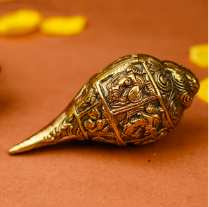 Shankh de latón divino, intrincadamente tallado a mano, con la imagen del Señor Vishnu, perfecto para la preparación de pooja sagrada, disponible a precios de mayoreo. - Product Image 5