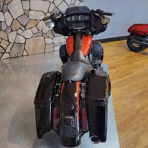 Harley-Davidson CVO Street Glide CVO 2017 Usada en Venta, Personalizada de Alta Gama, Lujosa con Características Premium - Product Image 2