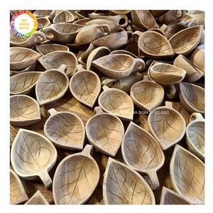 Plateau en bois naturel sculpté à la main, plat de service unique en forme de feuille, saladier en bois écologique, logo personnalisé pour la cuisine - Product Image 4