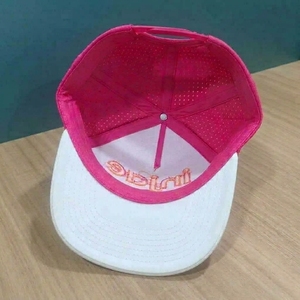 Gorras de Golf de 5 Paneles con Visera Precurvada Personalizadas OEM, Bordado 3D, Perforadas, Corte Láser, Estructuradas, ODM, MOQ Bajo, de Fábrica - Product Image 5