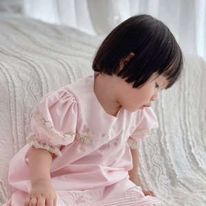 ชุดเดรสเด็กผู้หญิงสไตล์วินเทจคุณภาพสูง ปักด้วยเครื่องจักร สีชมพู แขนสั้น รุ่นมาลี สำหรับโอกาสพิเศษ - Product Image 3