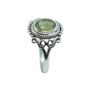 Anillo de plata de ley 925 con peridoto verde natural, hecho a mano, diseño vintage, peridoto facetado ovalado, joyería para mujer, unisex. - Product Image 1