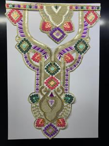Écussons brodés personnalisés de haute qualité pour cols de vêtements, étiquettes de col personnalisées, écussons avec logo pour vêtements de mode et uniformes - Product Image 3