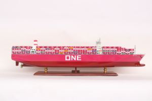 UN MODELO DE BARCO PORTACONTENEDORES APUS FABRICADO CON MADERA DE ALTA CALIDAD - PARA REGALOS EMPRESARIALES Y DECORACIÓN DE OFICINAS - Product Image 4