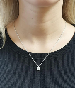 Collier pendentif rond en acier inoxydable avec zircon cubique, serti griffe, chaîne maille forçat, plaqué rhodium, classique, pour usage quotidien, unisexe - Product Image 3