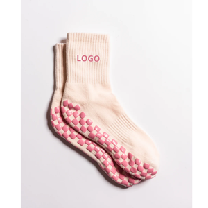 Chaussettes de compression personnalisées antidérapantes pour femmes et hommes, tricotées avec logo sur le bas/le bord, idéales pour le Pilates et le Yoga - Product Image 1