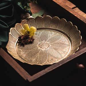 Service de table traditionnel de luxe en aluminium |   Assiettes et bols gravés à la main avec motifs floraux, portables et résistants au four - Product Image 5