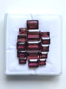Piedra de turmalina roja natural de 52.27 quilates con corte octogonal para la elaboración de joyería fina. - Product Image 6