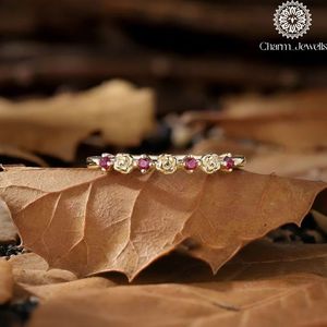 Anillo de Plata y Oro Rosa con Flores y Piedras de Moissanita, Estilo Romántico para Mujer, con Incrustaciones de Piedras Preciosas, Anillo de Compromiso con Engaste de Garras, Certificado IGI - Product Image 6