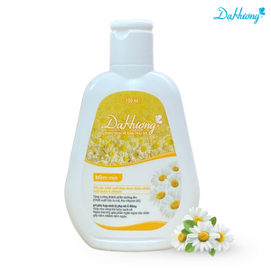 Herbal Feminine Wash Moisture Chamomile Deep Hydration Intimate Care Soothing Soft Smooth Skin pH Balanced Premium Quality - Product Image 1