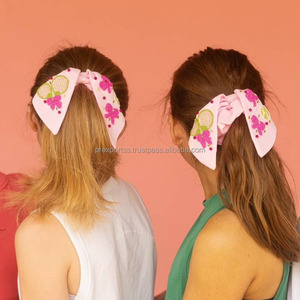 Bolso de mano multicolor personalizado con cuentas, lazo hecho a mano, pañuelo para el pelo, scrunchie |   Cinta para el Cabello Bordada Ajustable y Ecológica - Product Image 3