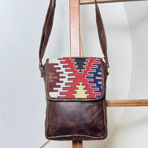 Rabat Kilim Jacquard tissé à la main de luxe avec sacs à main à motif tribal et ethnique audacieux pour sacs à bandoulière pour femmes avec sangle réglable - Product Image 4