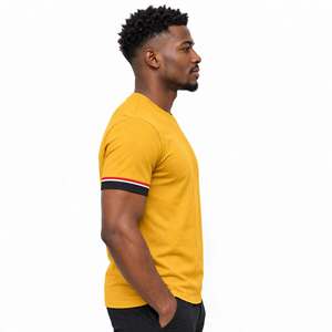T-shirt confortable pour homme à col rond offrant une forme classique et un style polyvalent pour les tenues décontractées - Product Image 2