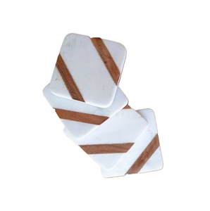 Ensemble de 4 dessous-de-verre décoratifs carrés en marbre et bois pour tasses à café, bière, vin, thé, pour comptoir de cuisine - Product Image 1