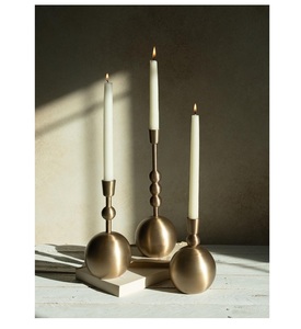Porte-bougies sphériques minimalistes - Ensemble de bougeoirs coniques en laiton antique et finition noir brillant pour centre de table - Product Image 6
