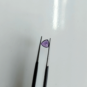 อเมทิสต์แอฟริกันธรรมชาติ 4 มม. ทรงทริลเลียนคัท สีม่วง คุณภาพดีที่สุด พลอยหลวม ปรับขนาดแล้ว สำหรับทำเครื่องประดับ ผลิตภัณฑ์จากเรดเมาน์เทน เจมส์ - Product Image 4