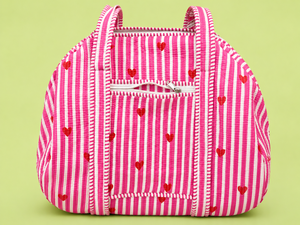 Bolsa de Viaje Acolchada con Rayas Rosas y Estampado de Corazones, Bolsa de Lona con Cierre, Bolsa de Viaje de Gran Capacidad, Bolsa de Algodón - Product Image 1