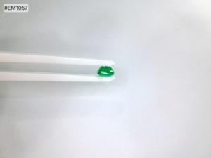 Esmeralda Zambiana de Forma Octogonal de 1.64ct, Gema Suelta Premium, Brillo Verde Intenso, Acabado Superior para Joyería y Creación de Colgantes - Product Image 5