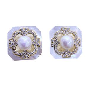 Boucles d'oreilles en cristal de perle naturelle de luxe Zhuji, design carré en coquille, avec aiguille en argent S925 de luxe léger, perles blanches - Product Image 5