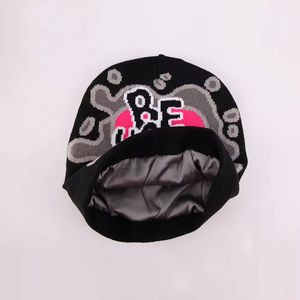 Bonnet court sans revers en tricot avec logo personnalisé et doublure en satin - Product Image 5