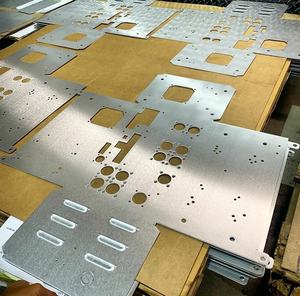 Fabrication sur mesure de tôles métalliques OEM, découpe laser, pliage, soudage, finition sur des pièces en acier inoxydable, laiton et aluminium - Product Image 4