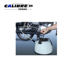 TAIWAN CALIBRE 7L Manual Vacuum Oil & Fluid Extractor with Light-weight, Fluid <b>Pump</b> Extractor - Product Image 2