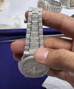 นาฬิกาข้อมือผู้ชาย Gulrez Gems รุ่น Ice Cubes ประดับเพชร ชุบโรเดียม ฝังเพชรแบบ Pave Setting โลหะผสมมีค่า แสดงวันที่ - Product Image 3