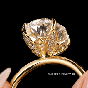 แหวนเพชรทรงรี 3 กะรัต เพาะเลี้ยงในห้องปฏิบัติการ ตัวเรือนทอง 14K ประดับเพชรเม็ดเดี่ยว ดีไซน์ดอกทิวลิป งานสั่งทำพิเศษ เครื่องประดับมินิมอล ชุบโรเดียม - Product Image 3