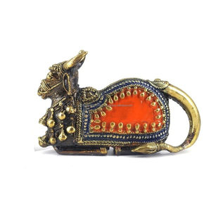Statue de Nandi en laiton divin, artisanale, tendance, pour la maison ou le bureau, statue de Nandi assise sereine, art Dhokra, figurine maître - Product Image 2
