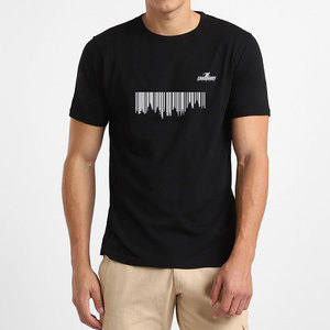 T-shirt léger pour homme à texture douce, idéal pour la mode estivale et le confort quotidien - Product Image 3