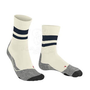 Calcetines deportivos unisex de tela elástica ligera que proporcionan comodidad, soporte y estilo, ideales para correr, hacer ejercicio y uso al aire libre. - Product Image 3