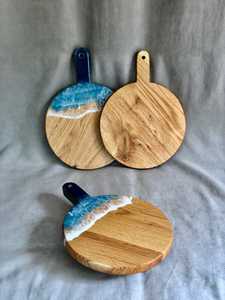 Planche à découper artisanale en résine époxy et bois d'acacia naturel, plateau de service décoratif pour cuisine, salle à manger et cadeaux - Product Image 2