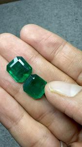 Paire assortie de pierres précieuses vertes naturelles en émeraude de 13,57 carats, forme octogonale, pour boucles d'oreilles, bagues et bijoux fins de luxe - Product Image 2