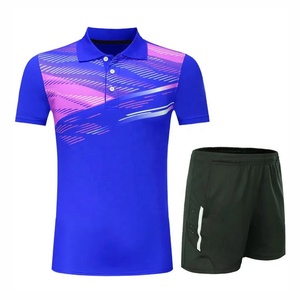 Ensemble de vêtements de sport d'été pour homme, polo de tennis bleu sublimé avec imprimé géométrique et short à taille élastique noire - Product Image 1