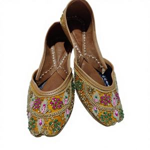 Chaussures fantaisie brodées artisanales en cuir véritable imperméable pour femmes, fabriquées en Inde par BS International, style 2025, toutes tailles - Product Image 1