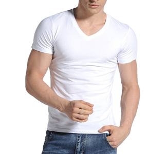 Camiseta de Cuello en V para Hombre, Manga Corta, Algodón, Básica, Impresión de Logotipo Personalizado, OEM, Camiseta Lisa al por Mayor, 18 Colores en Existencia con Logotipo de Chenilla - Product Image 1