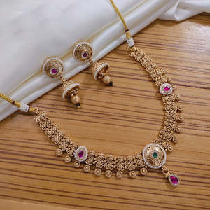 Conjunto de collar de perlas y piedra de Pota chapado en oro, joyería fina verde y rosa - Product Image 1