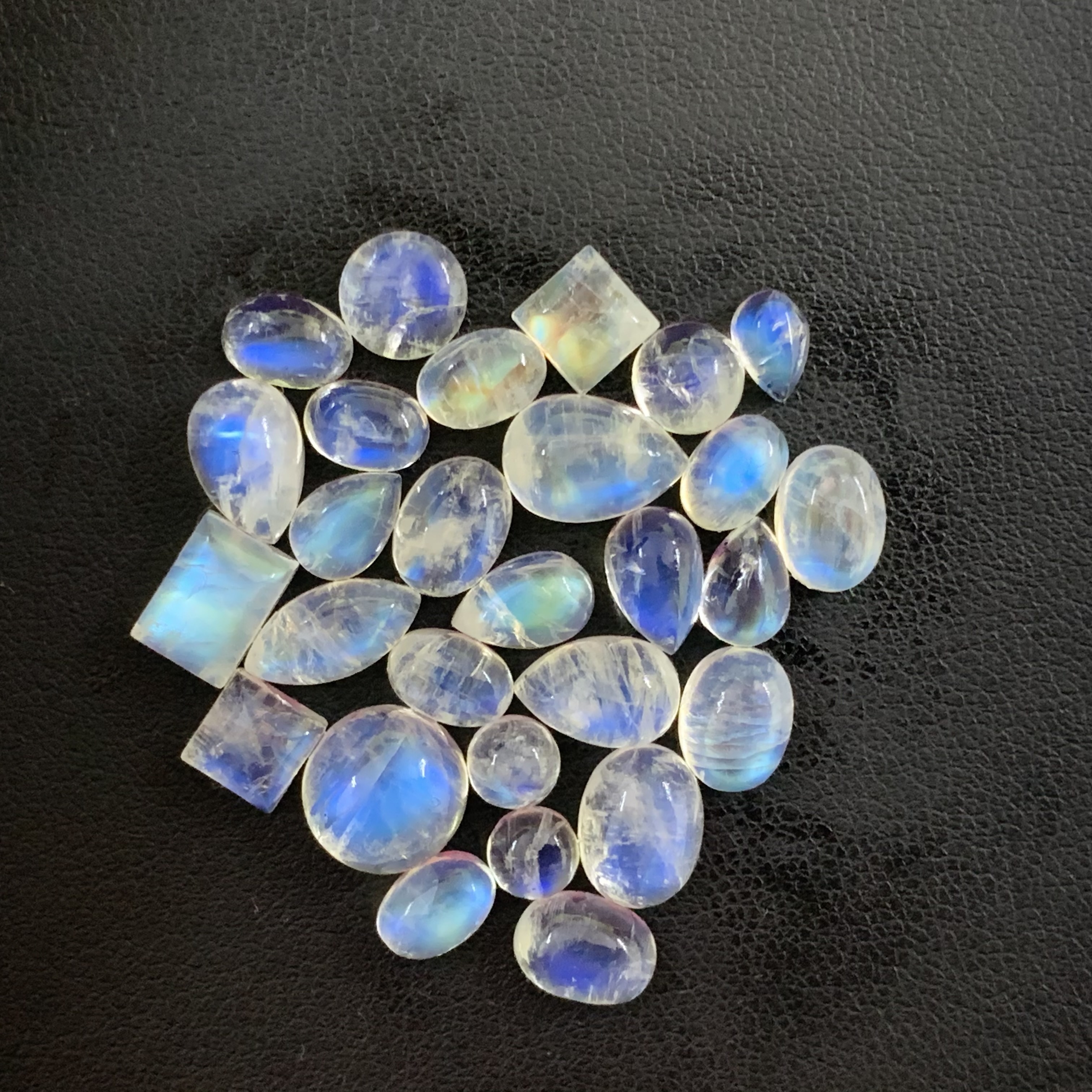 สีขาว