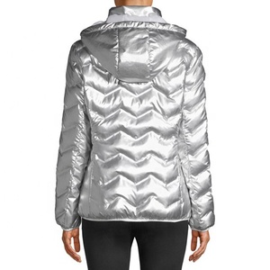 Chaqueta de Forro Polar Acolchada con Capucha y Diseño Personalizado para Mujer, Colección Primavera/Otoño 2026 de PIHA SPORTS, Venta al Por Mayor - Product Image 3