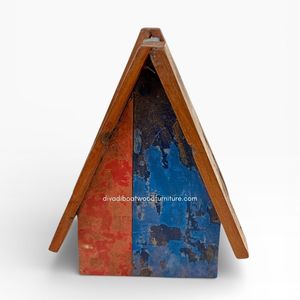 Macetas Decorativas Hechas a Mano para Jardín/Hogar con Diseño de Casa, de Madera Reciclada de Barco, Color Original, Venta al por Mayor - Product Image 1