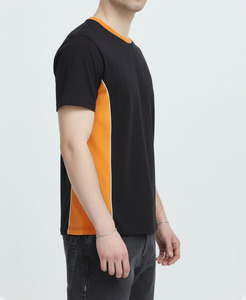 เสื้อยืดสไตล์สปอร์ต OEM สีดำ แต่งสีส้มและขาว คุณภาพสูง เสื้อยืดคัลเลอร์บล็อก สตรีทแวร์สุดหรู - Product Image 4