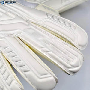 Gants de gardien de but professionnels respirants Elite avec fermeture auto-agrippante, paume en latex à forte adhérence et protection des doigts et du pouce pour le football - Product Image 3