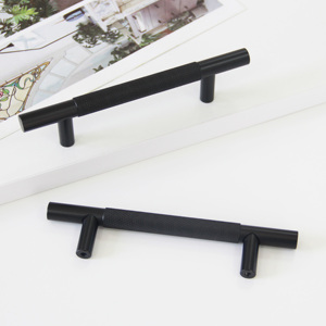 Tirador Moderno de Aleación de Zinc con Diseño de Barra en T y Acabado Moleteado para Muebles de Cocina, Baño, Mesitas de Noche y Comedor, Color Negro, Precio Económico - Product Image 1