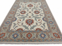 Tapis moderne en laine Oushak, tufté à la main, écologique, antidérapant, motifs floraux ivoire, sauge, rouille, bleu, bordure palmette pour salon
